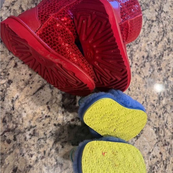 Ugg toddler size 7, 2 pairs - Picture 3 of 3